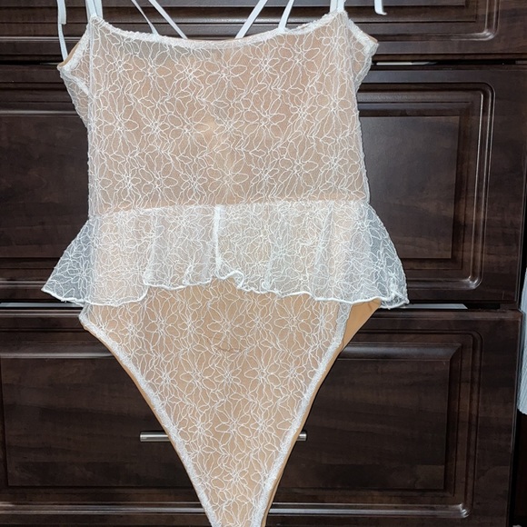 SOLD! V. Chapman x Beach Riot Lace Bathing-suit SOLD - Picture 3 of 8